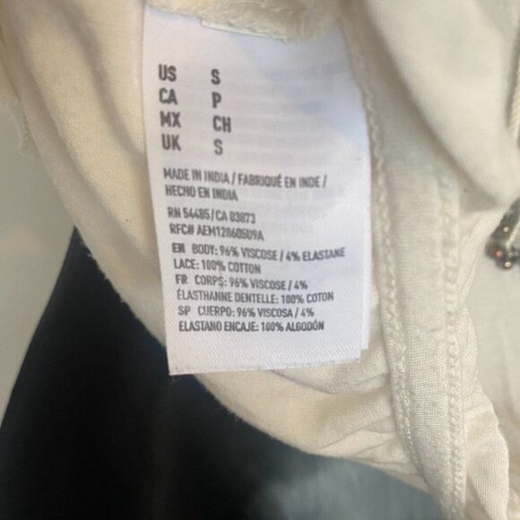 American Eagle Outfitters White Eyelet V-Neck Tie-Back Top Size Small - Picture 5 of 6